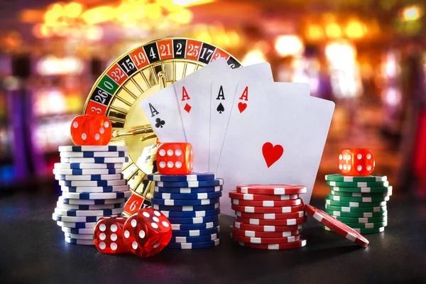 Dealer hand reveal and card comparison